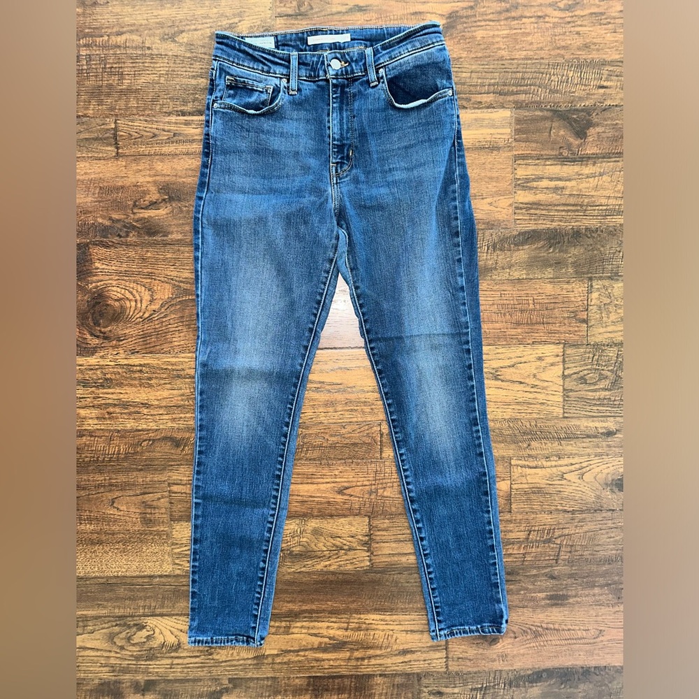 Levi’s 721 High-Rise Skinny Jeans in Dark Wash (7)